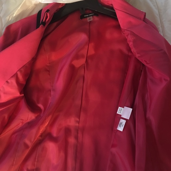 Beautiful blazer bright dark pink in color - Picture 2 of 3